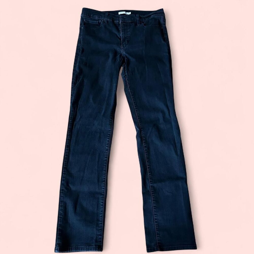 Black Levi’s straight leg jeans